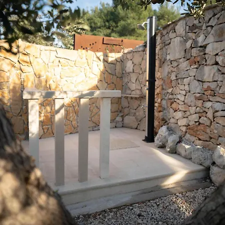 Garden Brac Mirca (Brac)