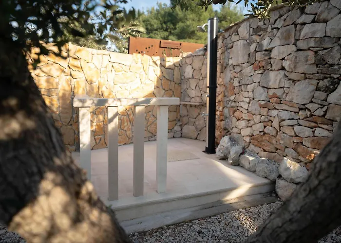 Garden Brac Mirca (Brac)